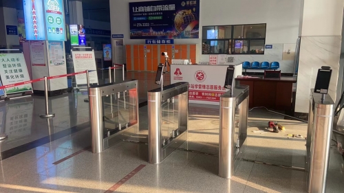 安徽省郎溪縣汽車站，安康碼電子哨兵（小擺閘）智能通道管理系統(tǒng)。