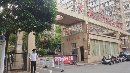 湖南省寧鄉(xiāng)市玉龍國際花園人臉識(shí)別廣告門系統(tǒng)順利通過驗(yàn)收！